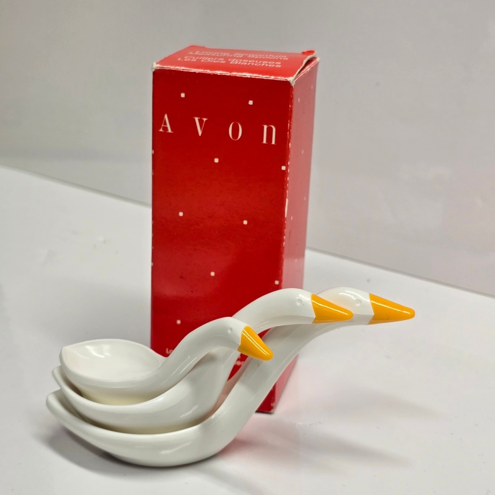 Avon Loving Spoonfuls Measuring Spoons White Goose Set of 3 Vintage Cottagecore